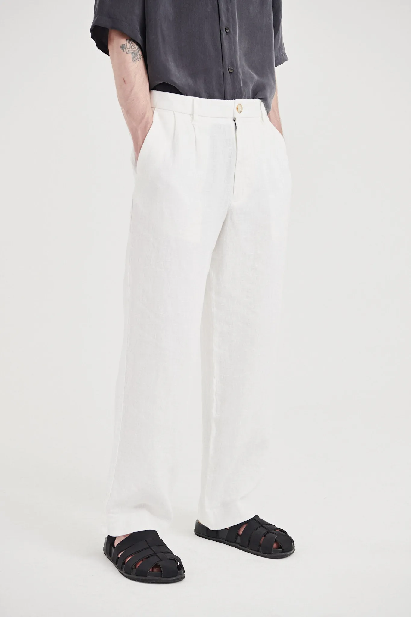 08 / Pleated heavyweight linen trousers white