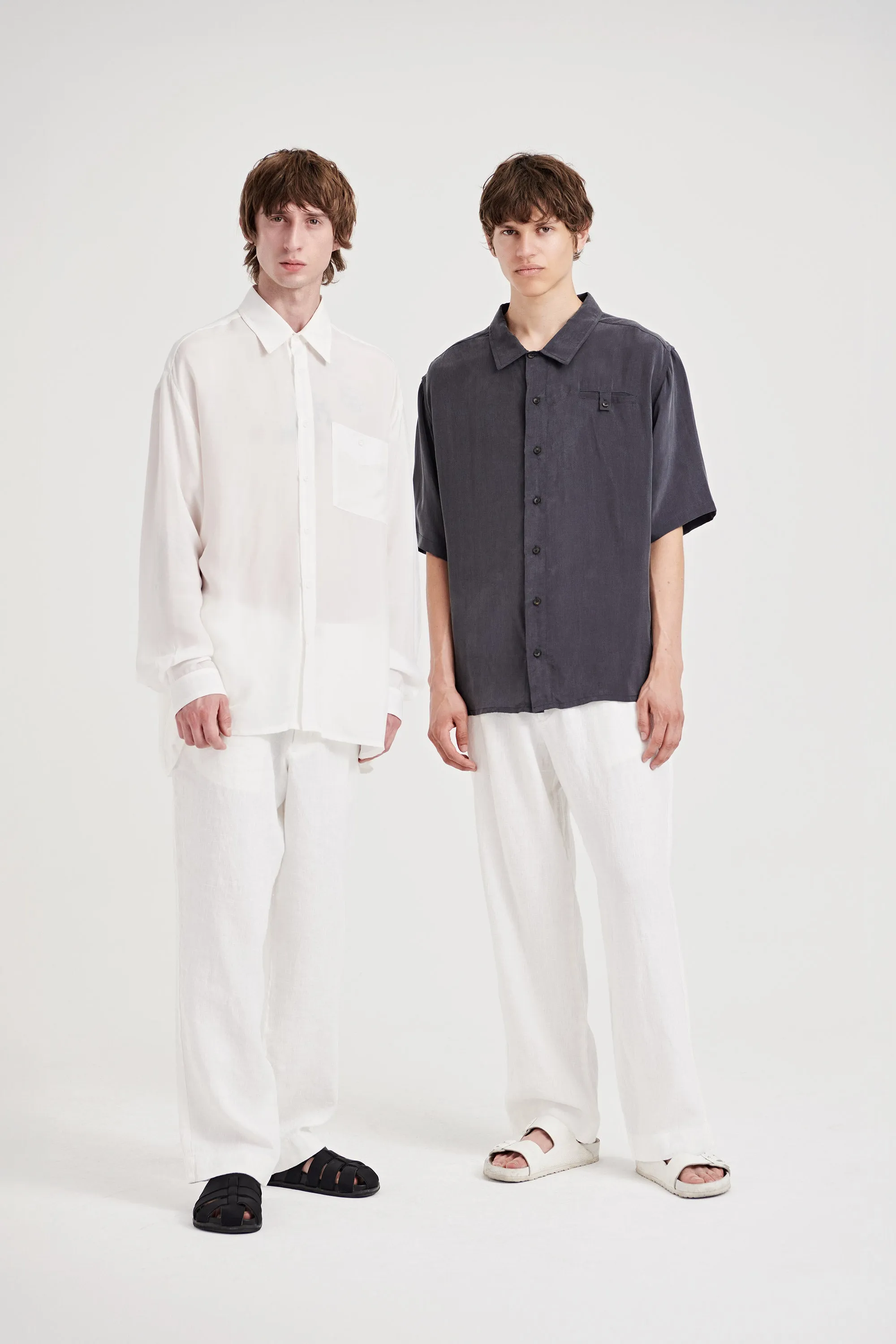 08 / Pleated heavyweight linen trousers white