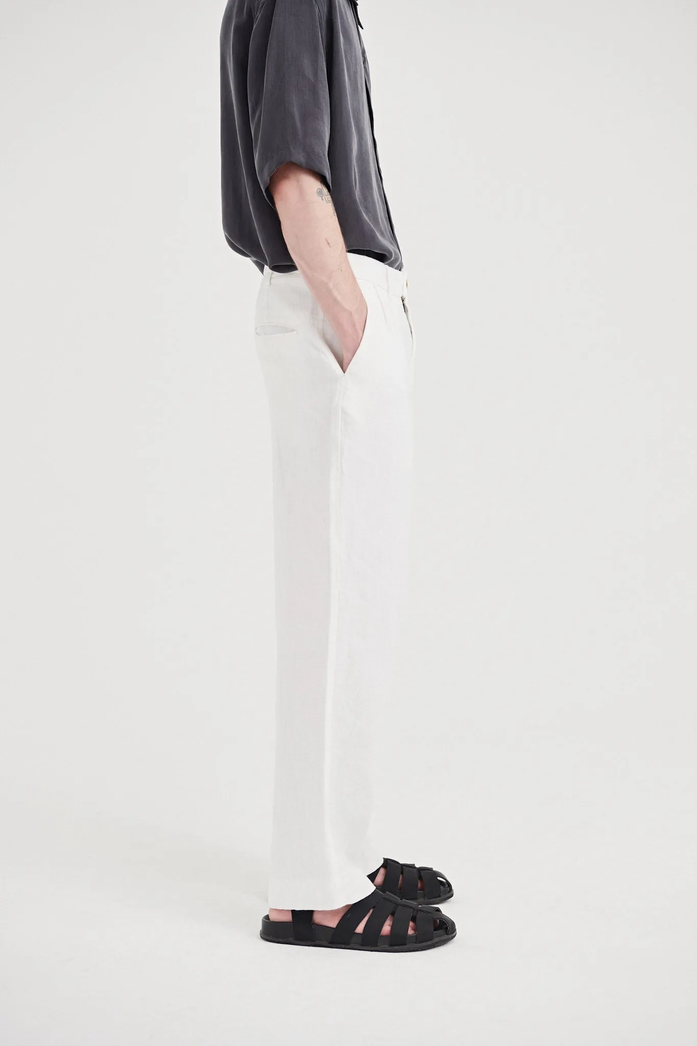 08 / Pleated heavyweight linen trousers white