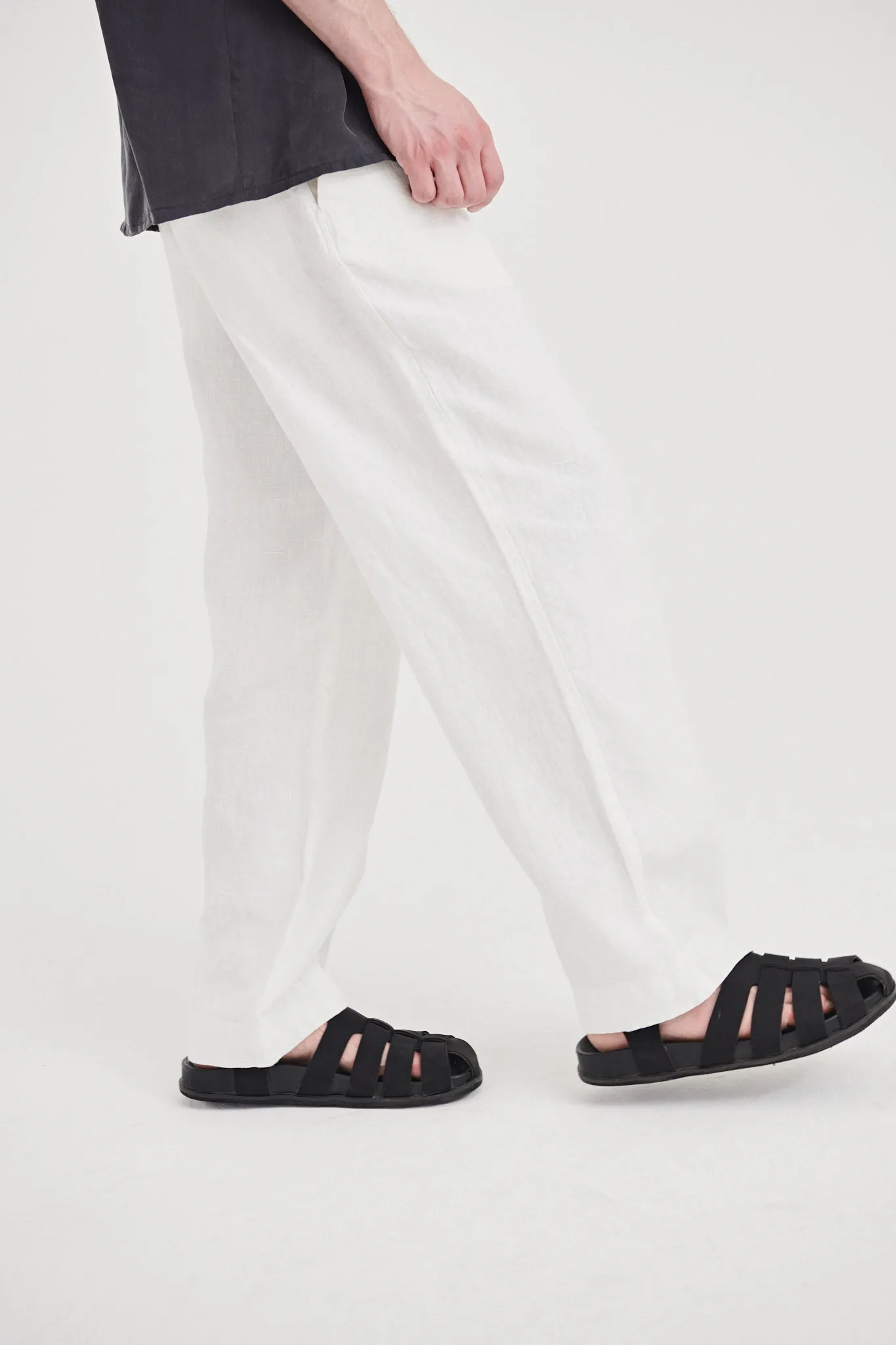 08 / Pleated heavyweight linen trousers white