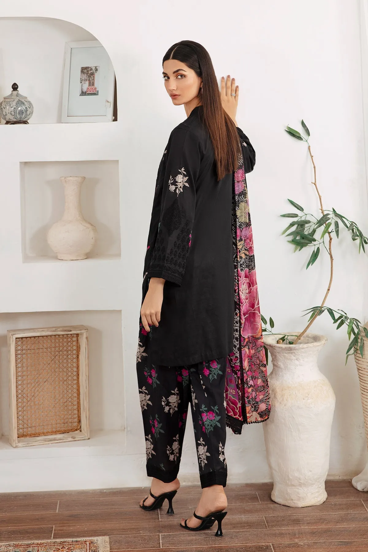 Charizma Monochrome Lawn Collection – CM23-07