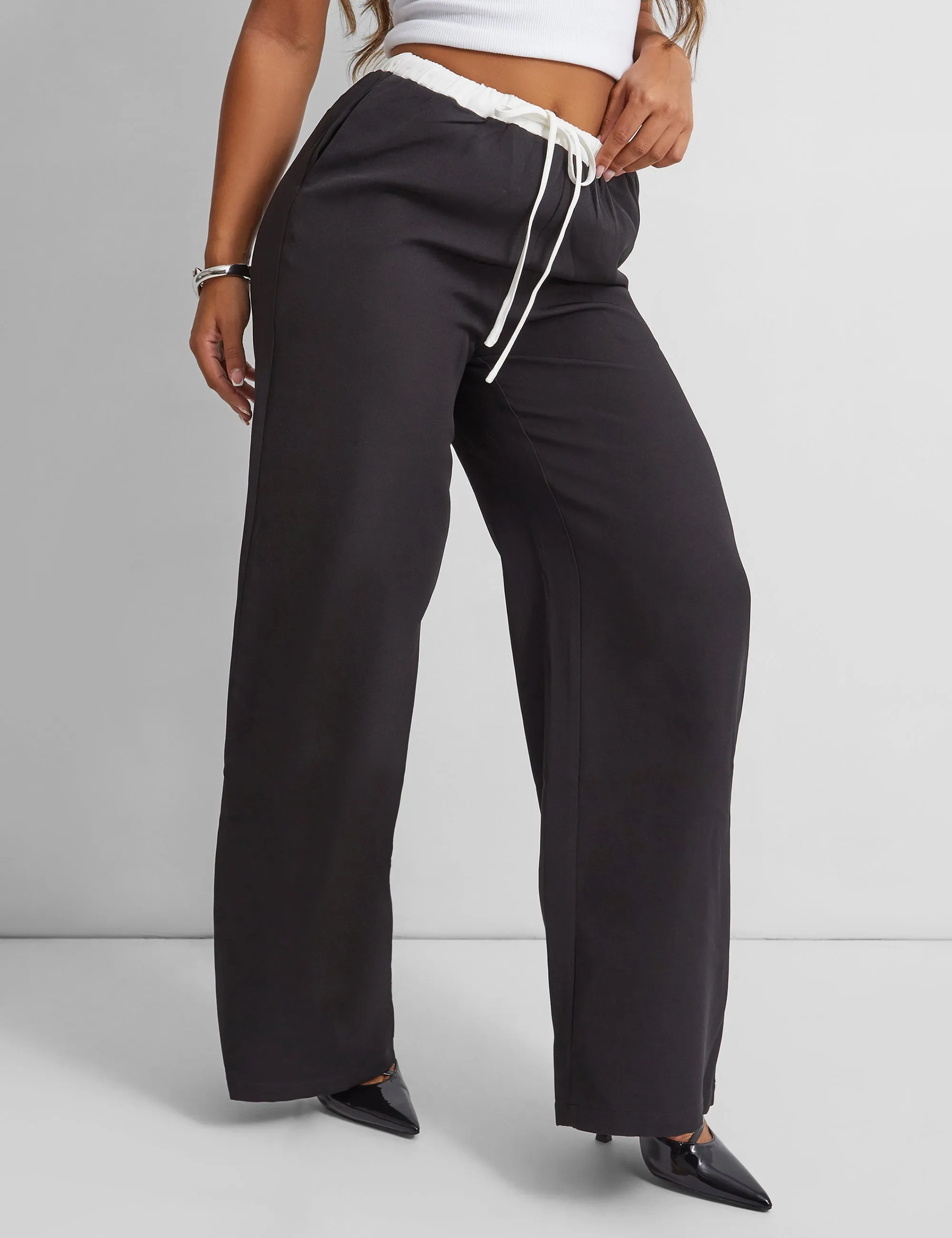 Kaiia Wide Leg Contrast Waist Wide Leg Trousers in Black and White