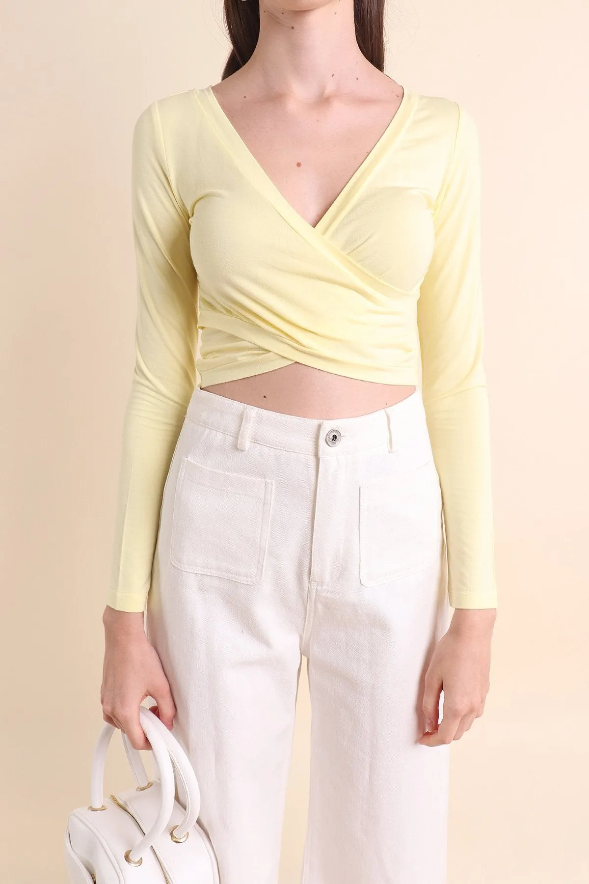 MADEBYNM BASICS EVIE V-NECK LONG SLEEVE CROPPED TOP IN PALE DAFFODIL