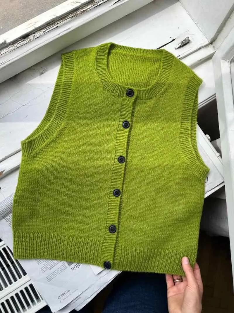 Maggie Vest by PetiteKnit, No 2 yarn kit (excl pattern)