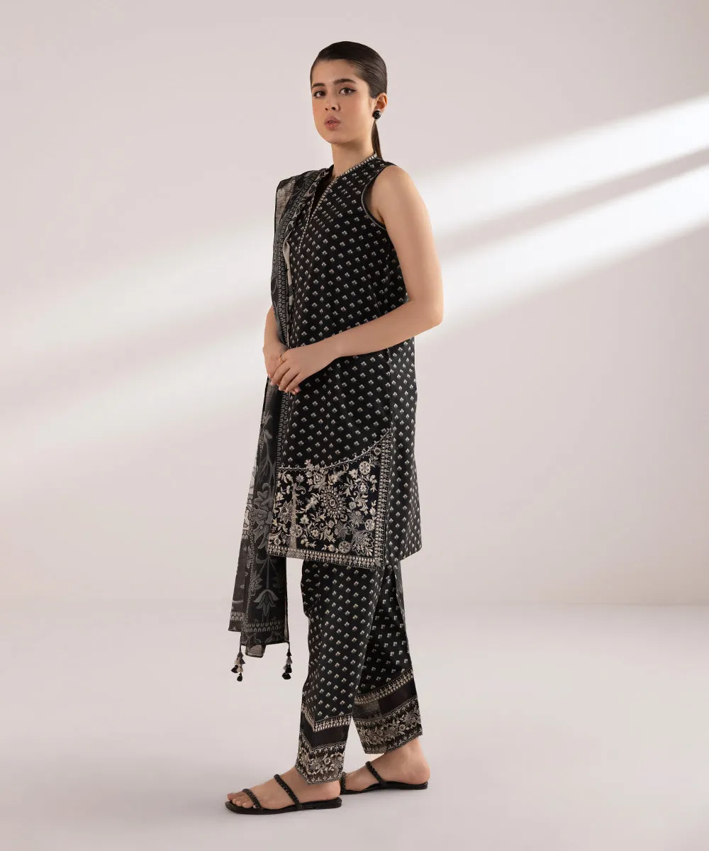 Monochrome '24-3 Piece - Embroidered Lawn Suit - 0U3Pesg24V48