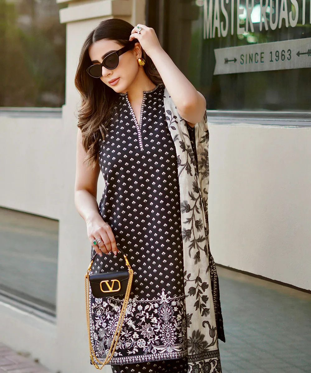 Monochrome '24-3 Piece - Embroidered Lawn Suit - 0U3Pesg24V48