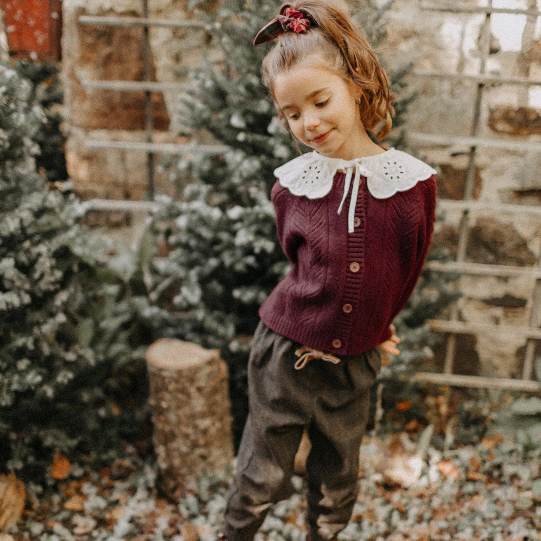 Pantalon 7/8 « coupe mom » en tweed à chevrons, enfant
 || Mom cut 7/8 pants in herringbone tweed, child