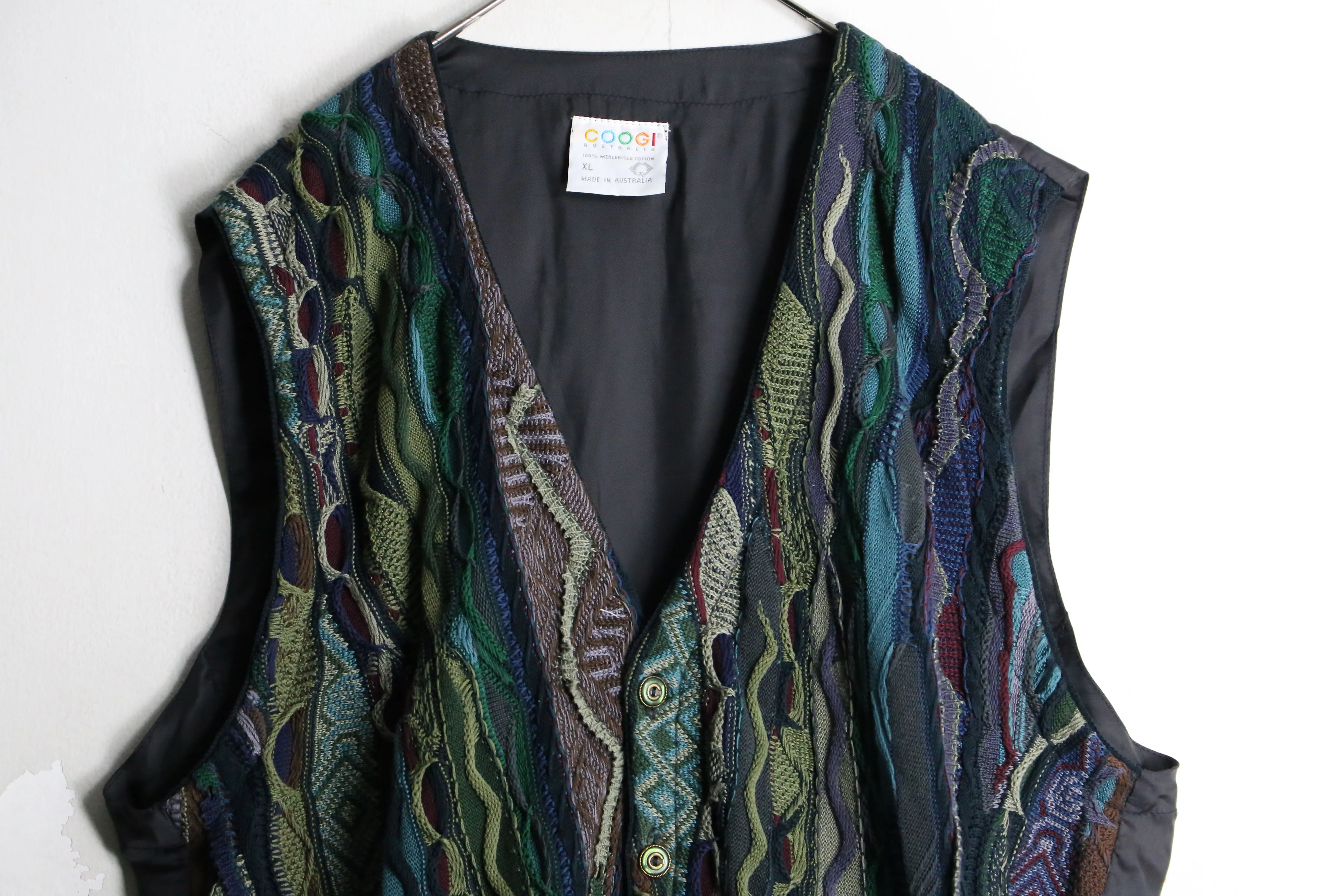 "COOGI" 3D knit vest