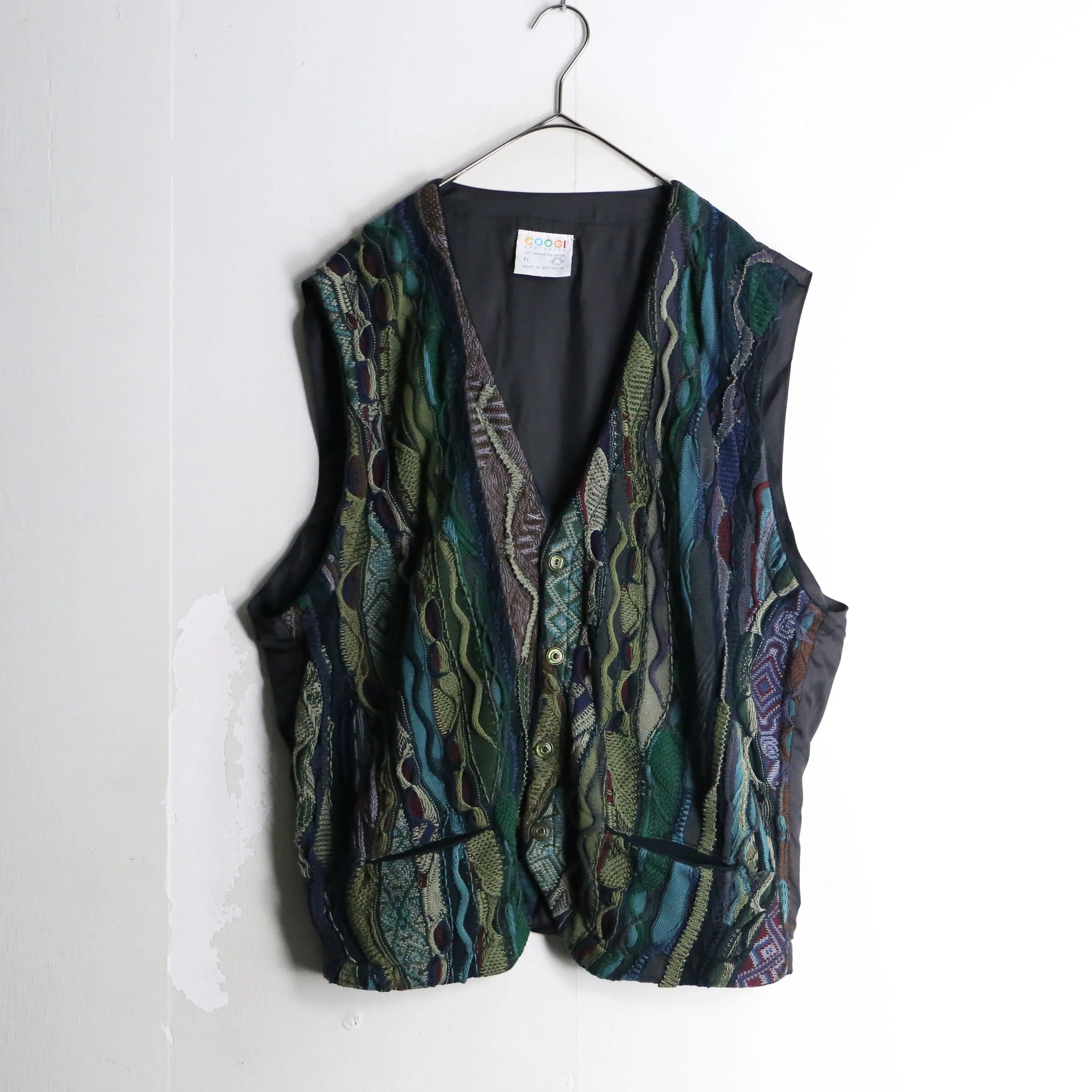 "COOGI" 3D knit vest