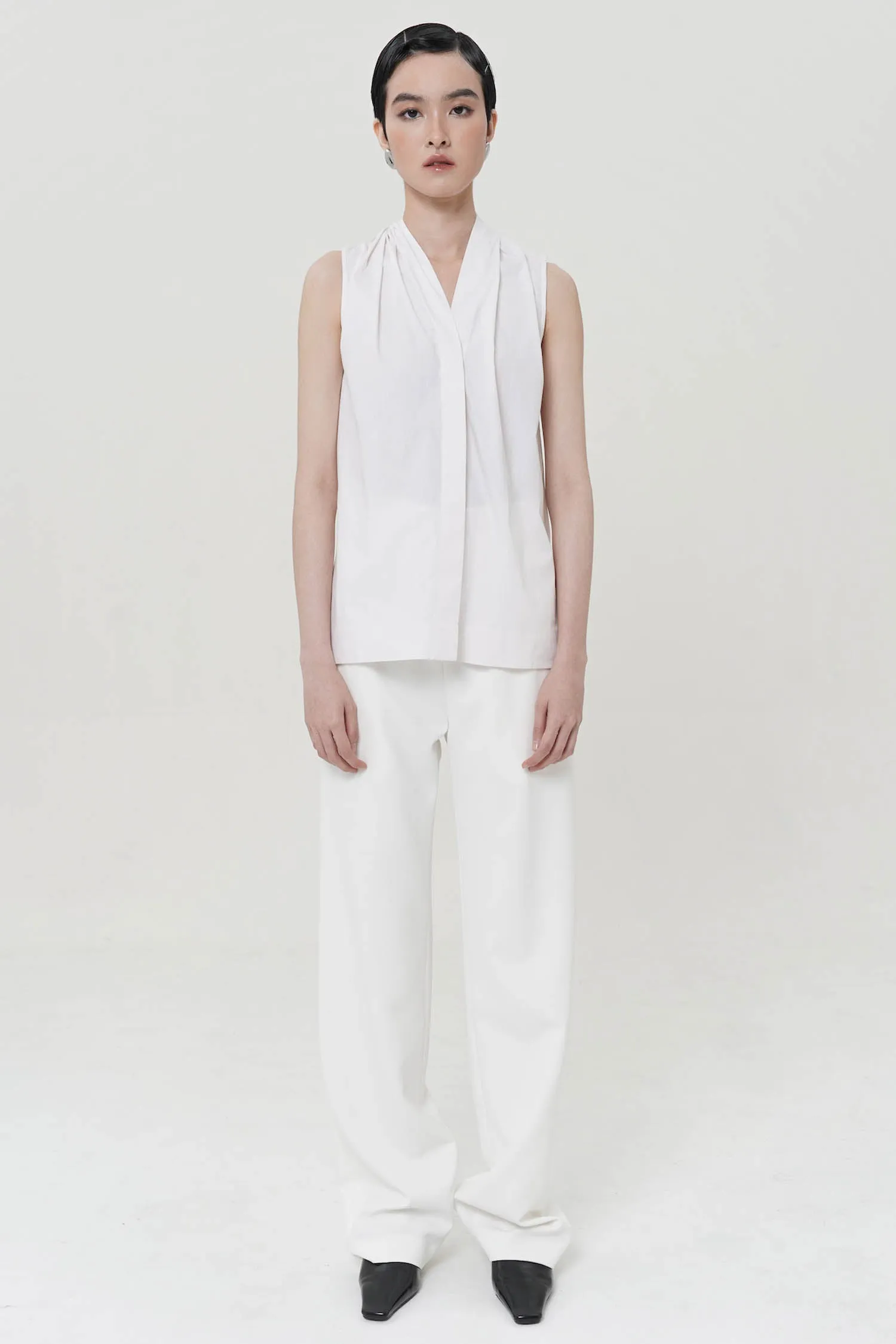 Shane Sleeveless Shirt In White