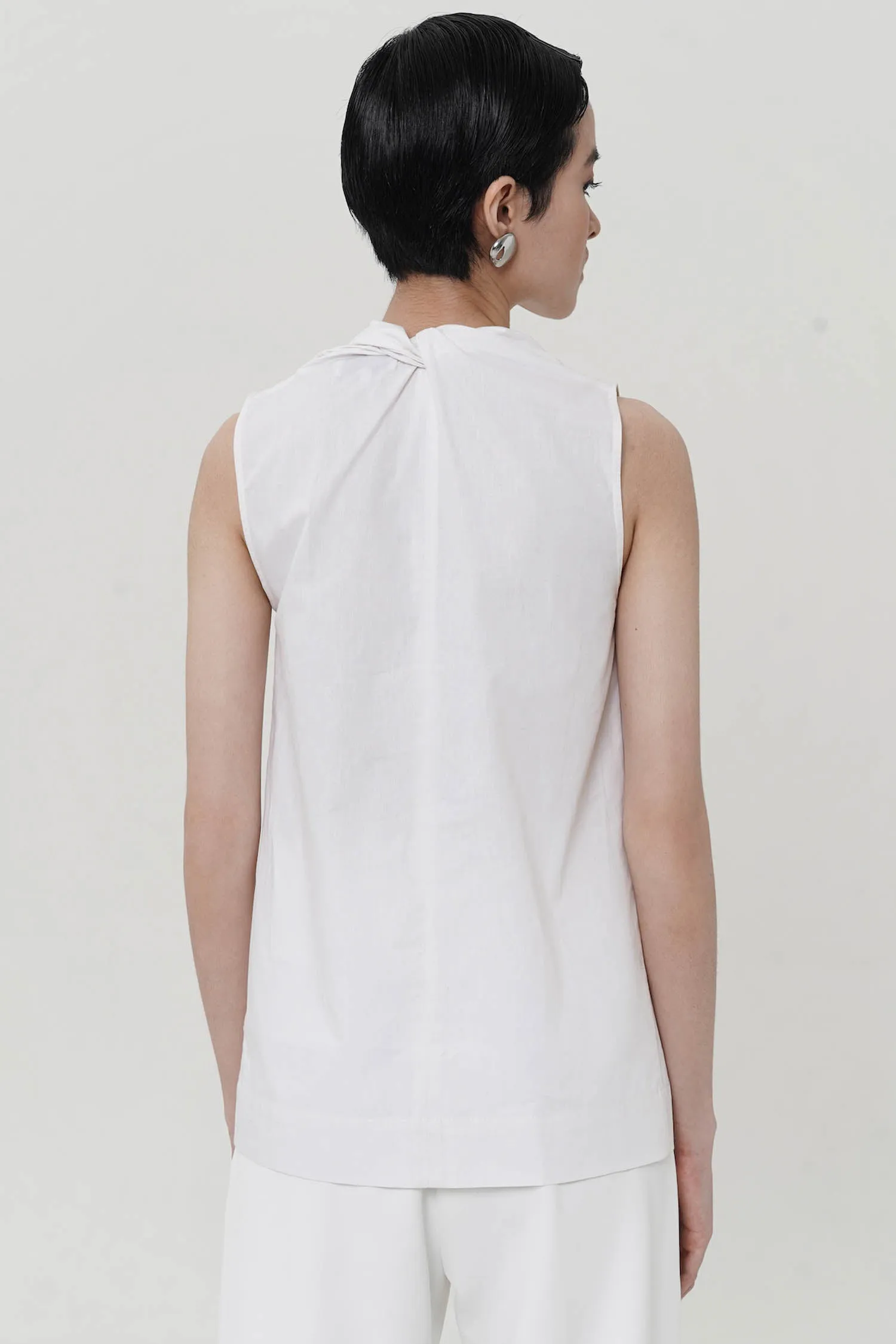 Shane Sleeveless Shirt In White