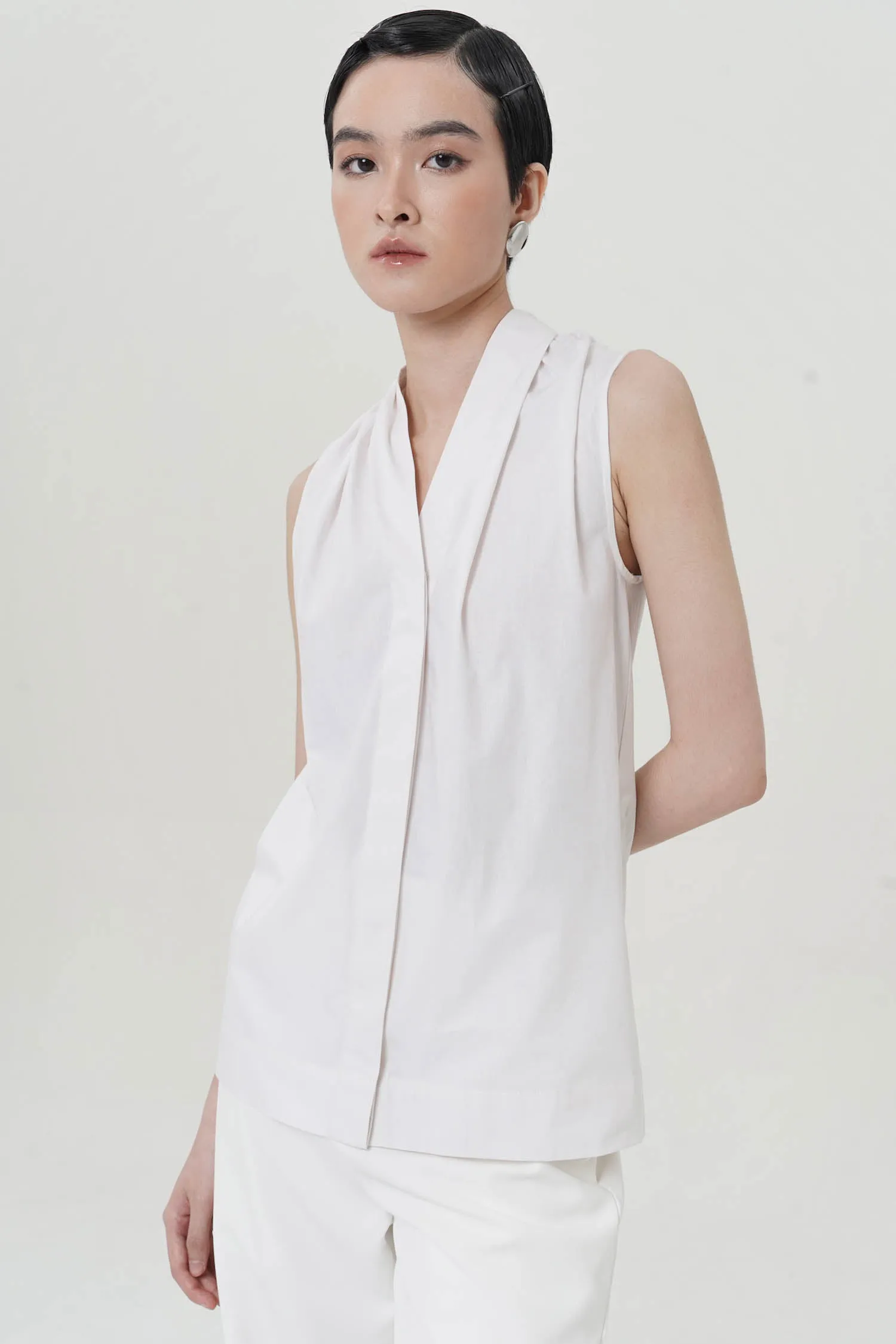 Shane Sleeveless Shirt In White