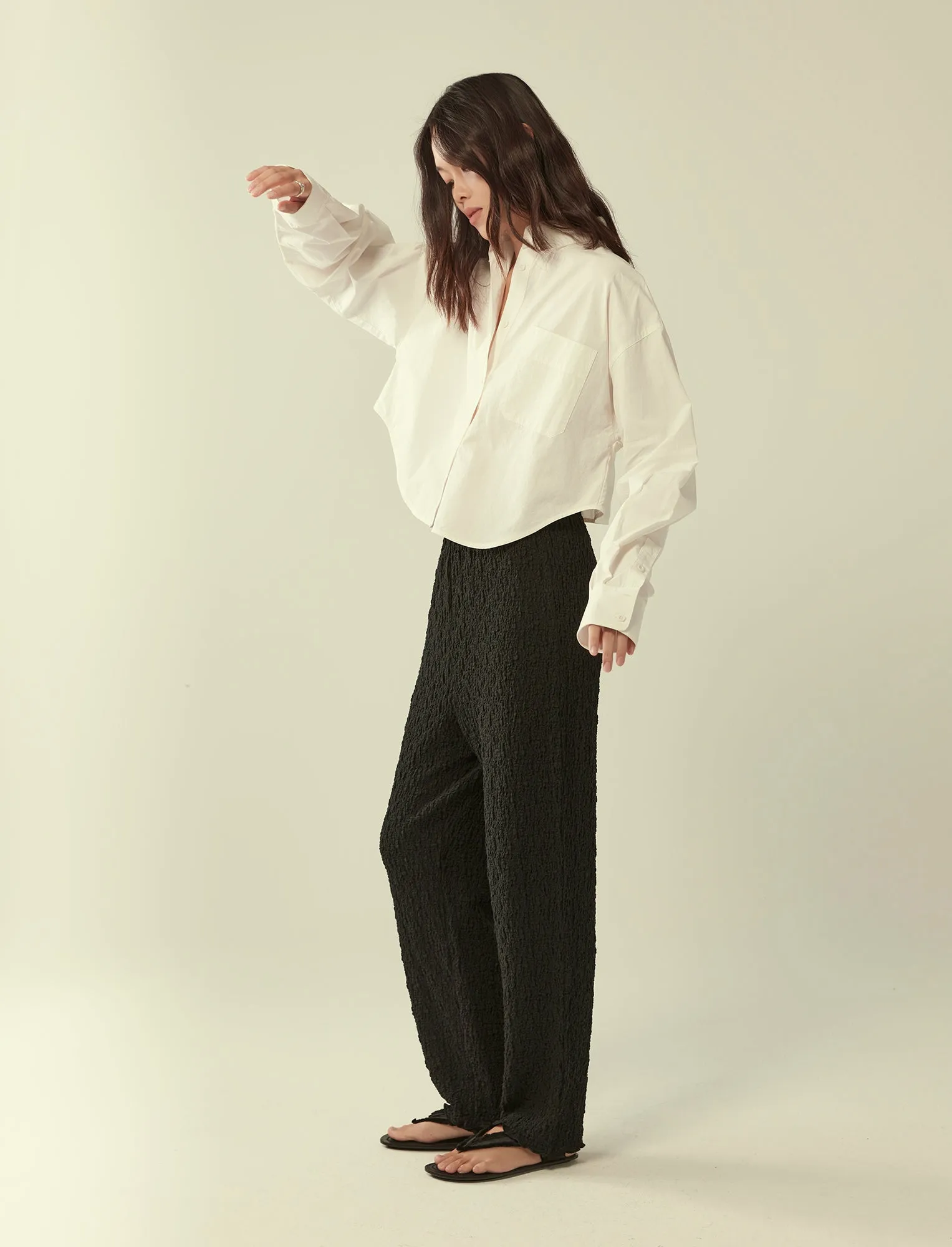 straight-leg crinkled trousers