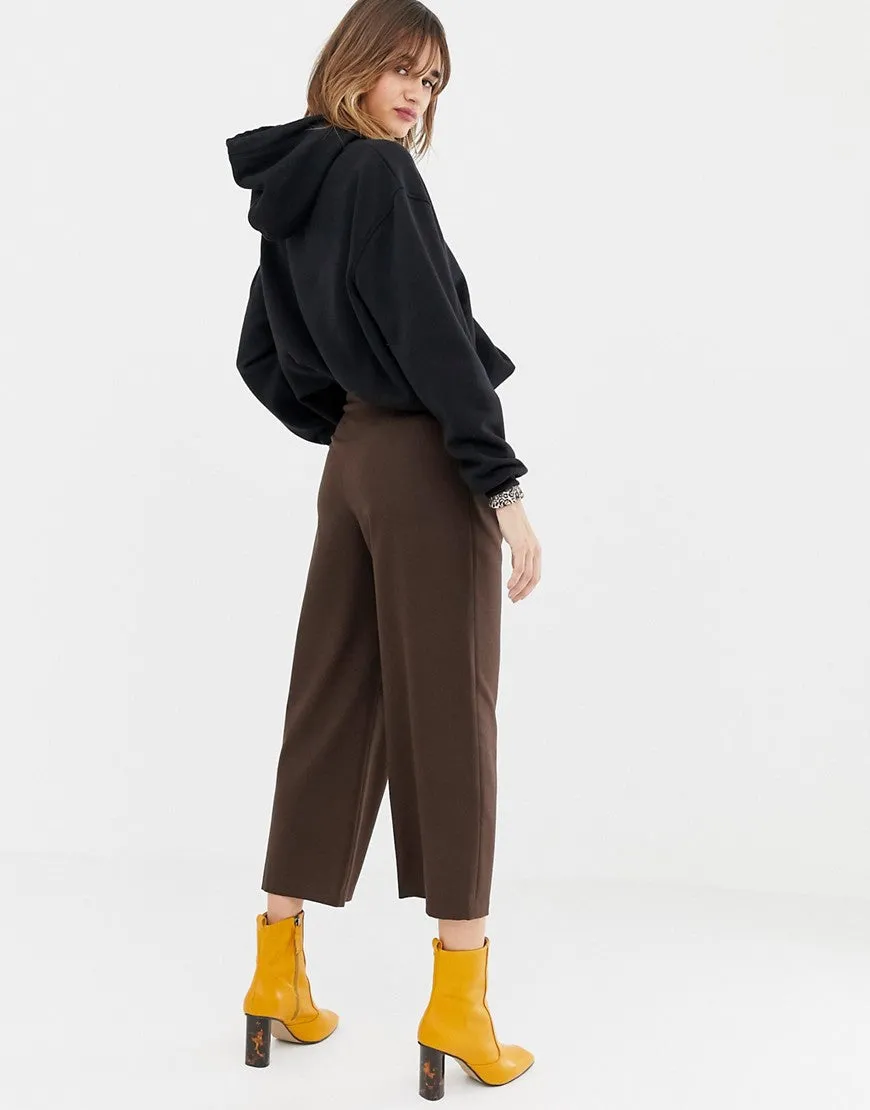 Wide leg trouser with button detailing