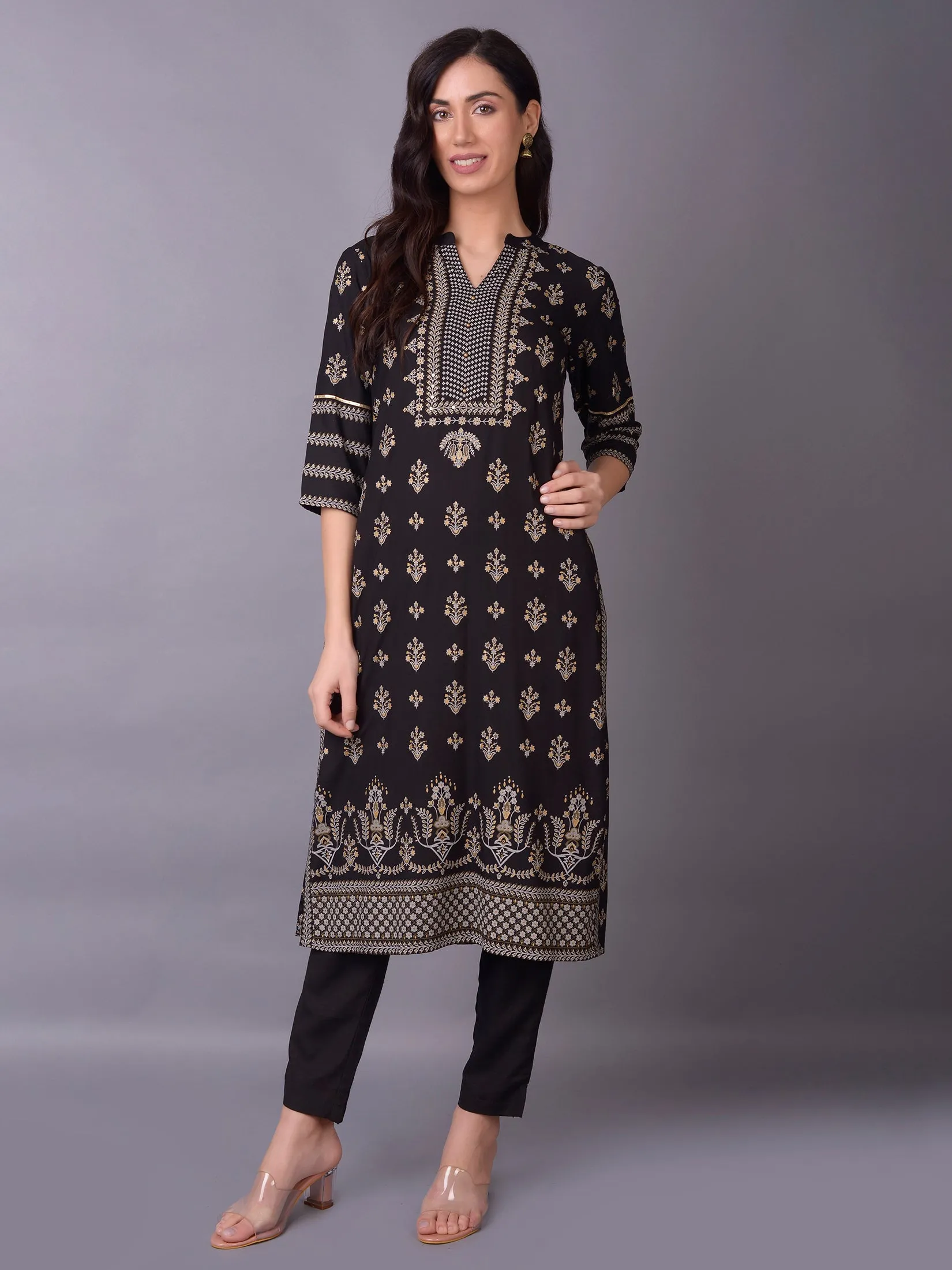 Women Black Floral Printed Kurta With Trouser