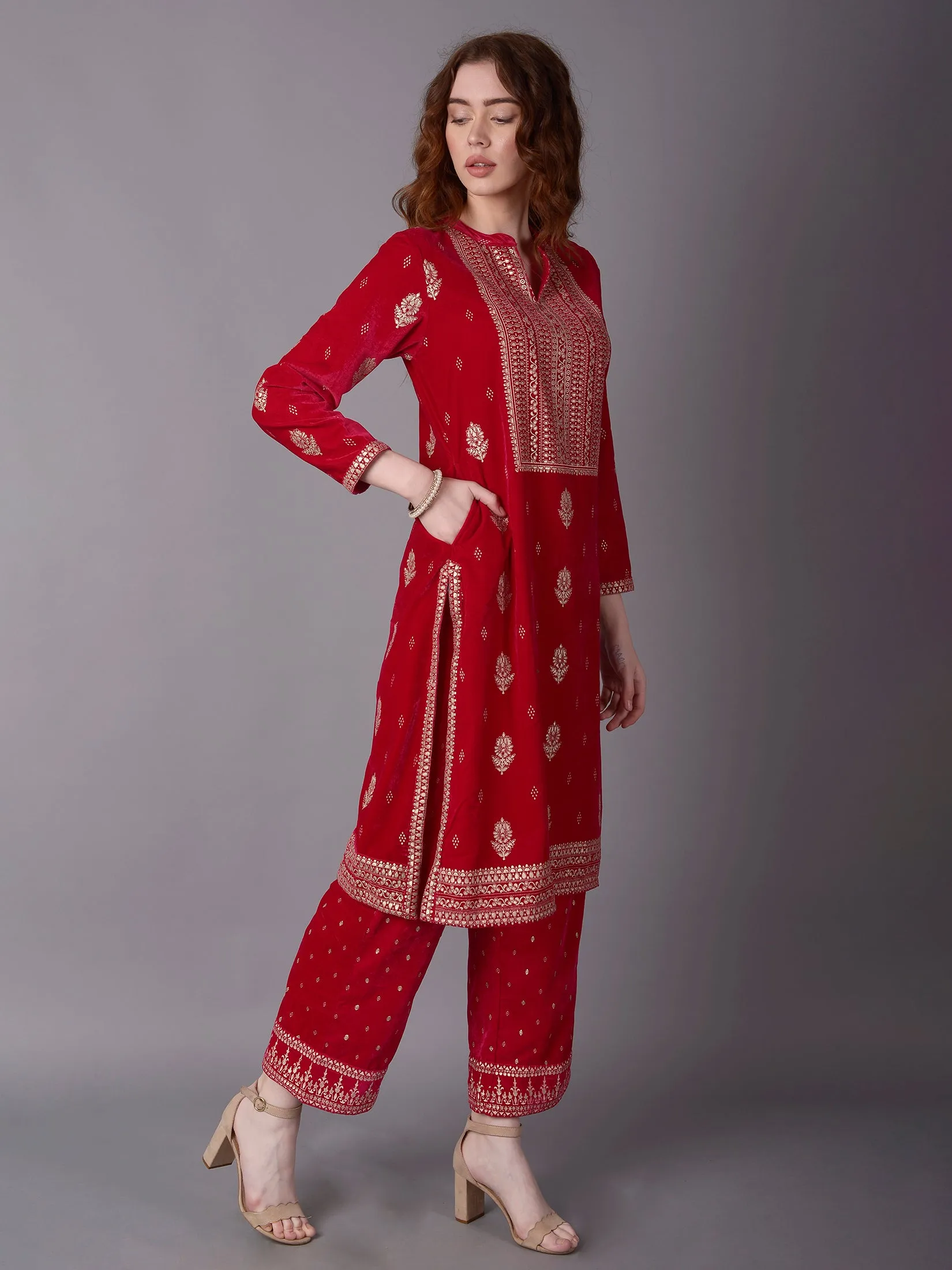 Women Fuchsia Floral Printed Kurta With Trouser