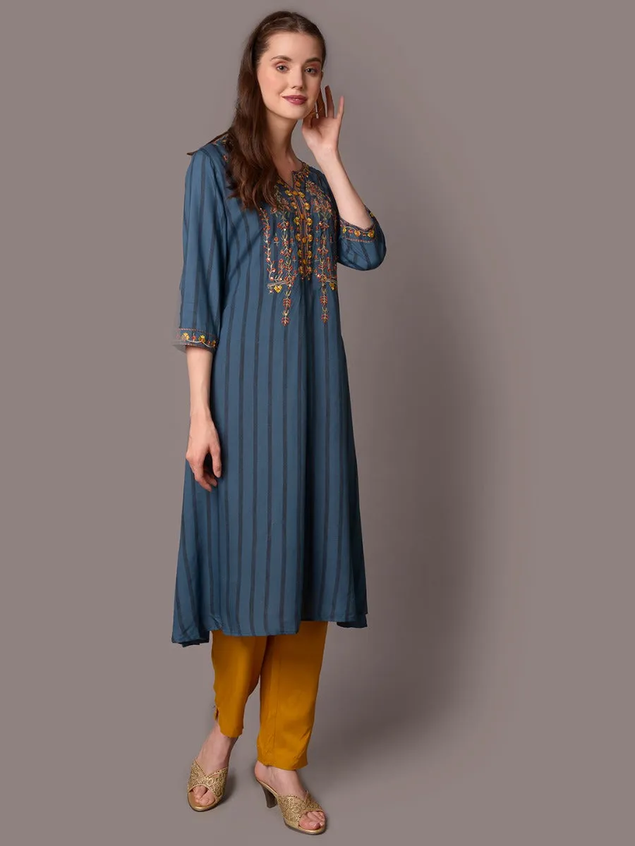 Women Teal Embroidered Kurta With Trouser