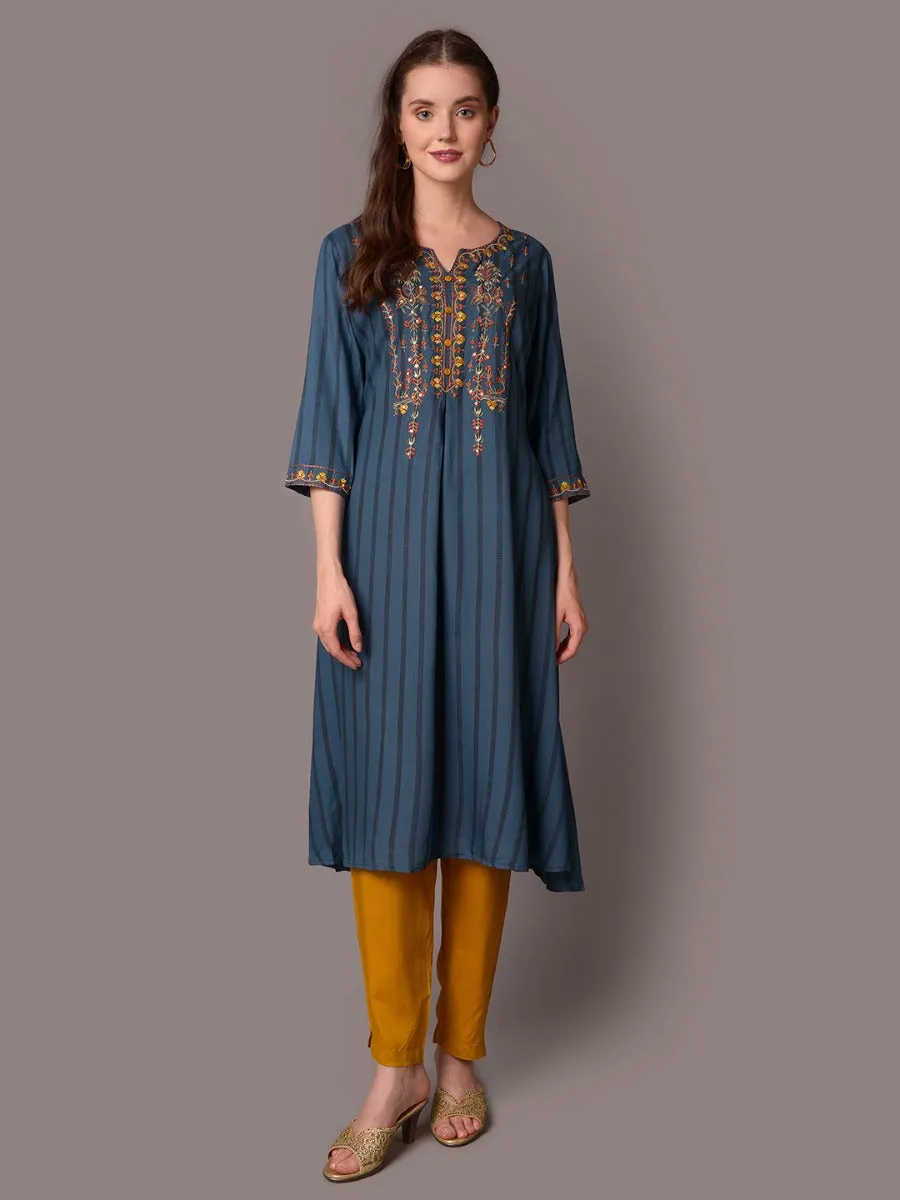 Women Teal Embroidered Kurta With Trouser