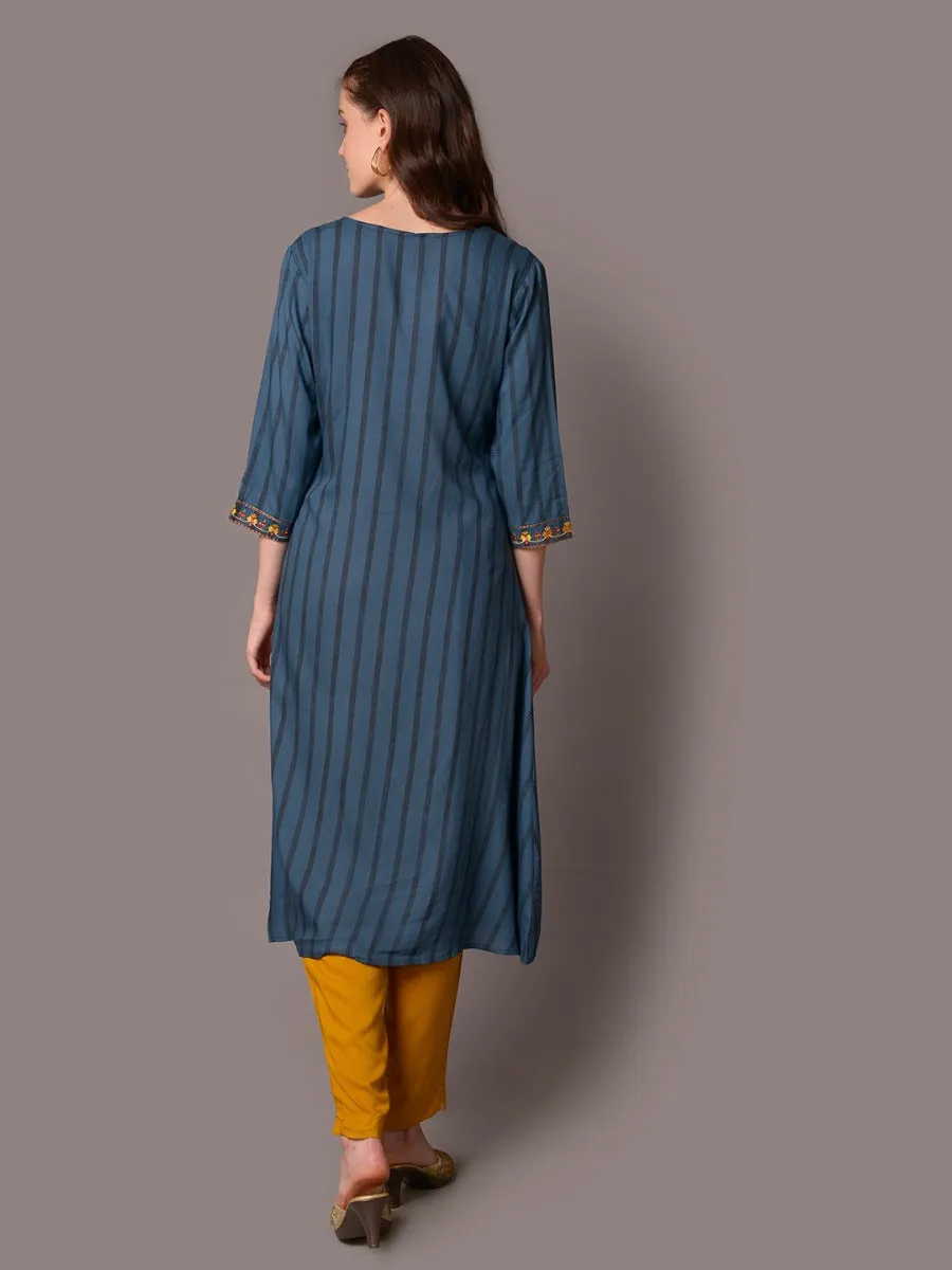 Women Teal Embroidered Kurta With Trouser