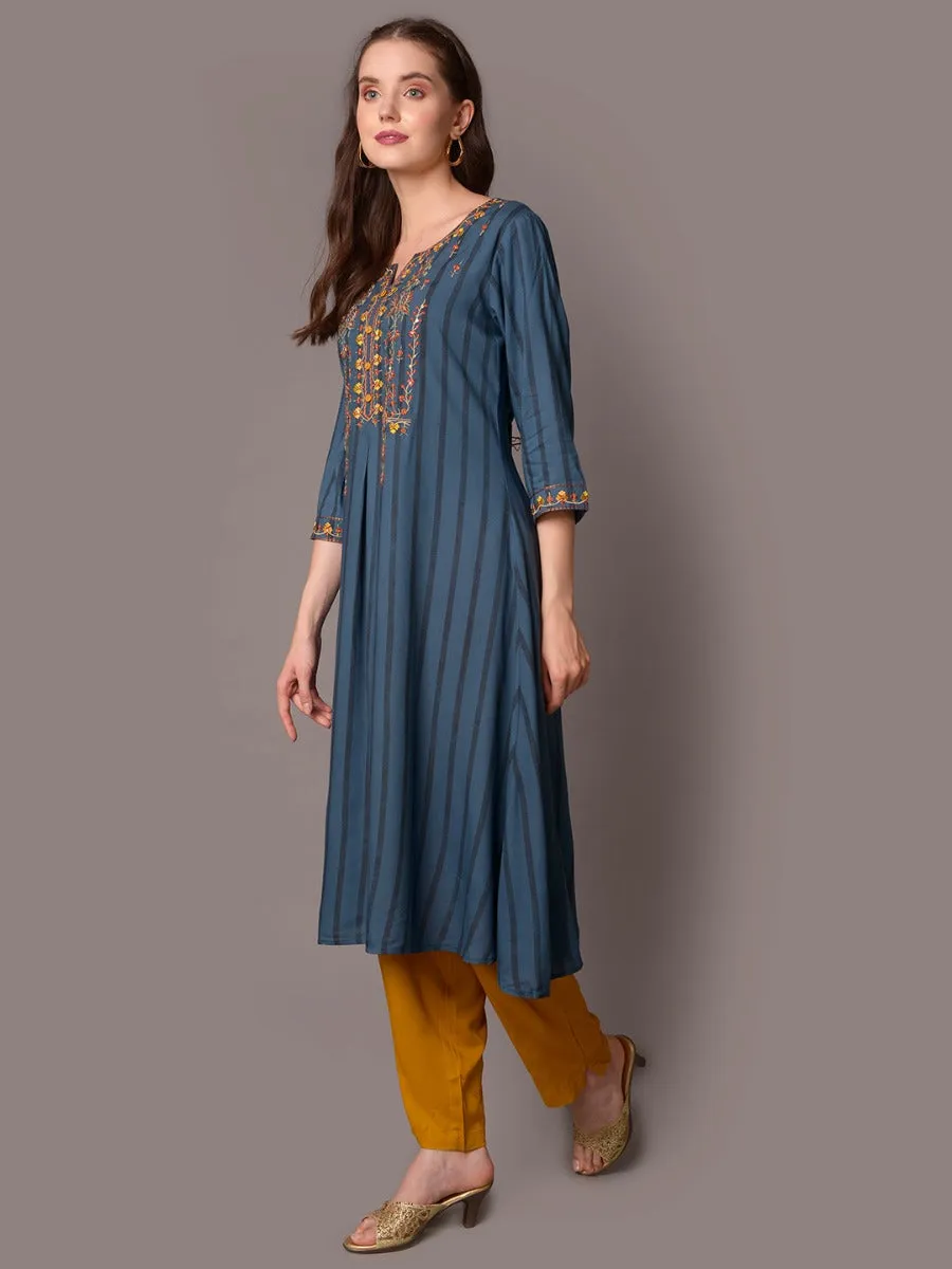 Women Teal Embroidered Kurta With Trouser